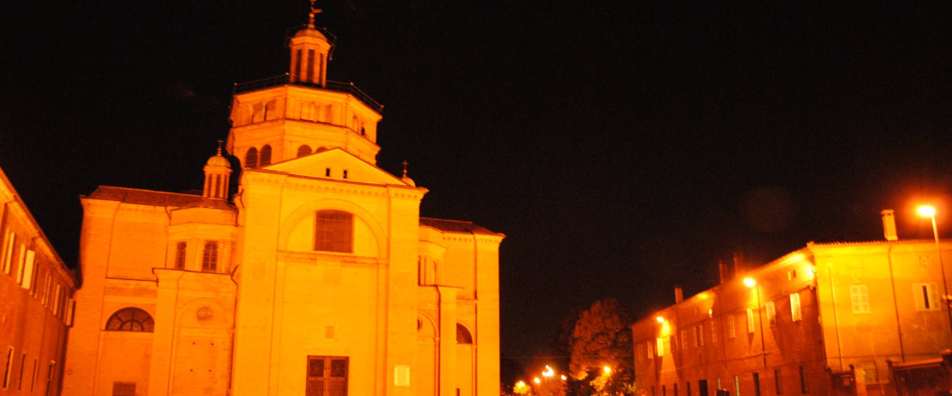 Chiesa di Santa Maria di Campagna notte foto di Phabius
